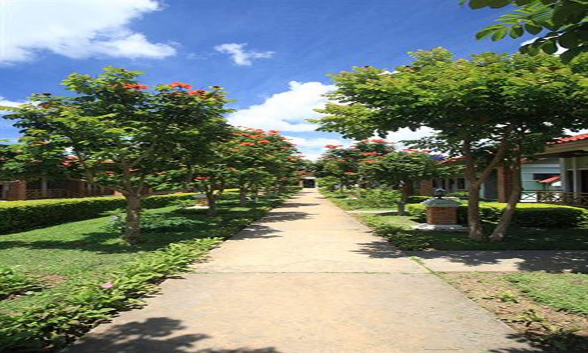Vansana Plain Of Jars Hotel Muang Phônsavan Eksteriør bilde